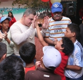 Tarek entregó regalos a niños de distintos refugios del municipio Sotillo