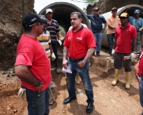 Gobernación adelanta trabajos de rehabilitación de drenajes en comunidad de Mac Gregor 