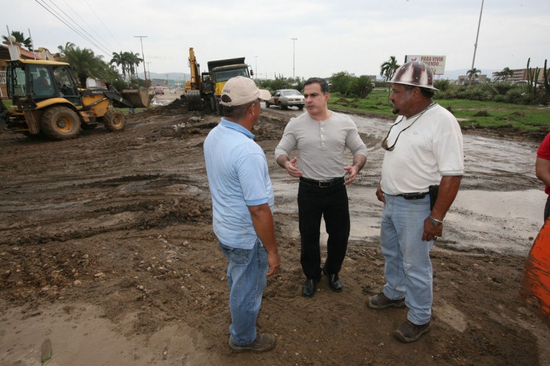Gobernación avanza en reparación de alcantarillado en vía El Pilar y Caigua 