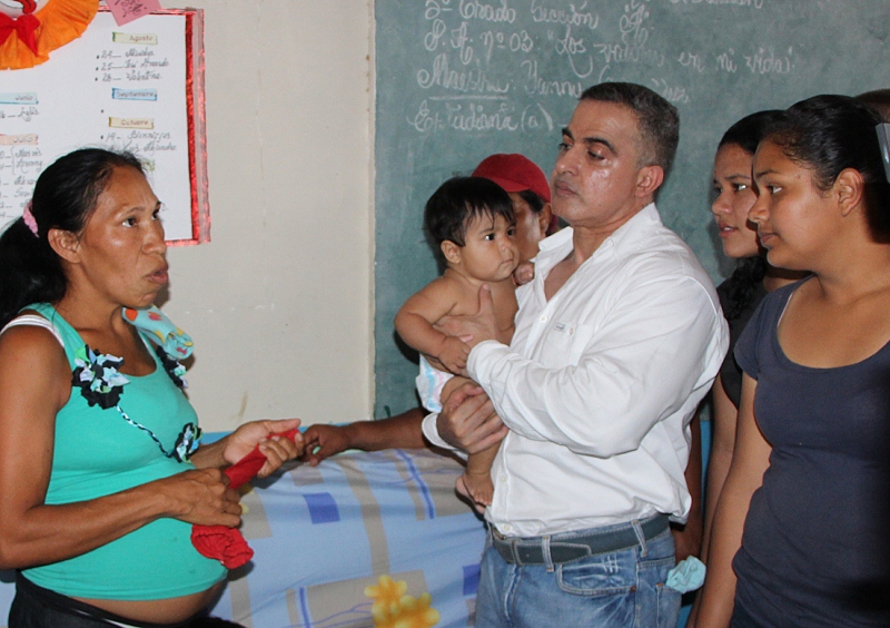Gobernador auxilió a refugiados en Urica