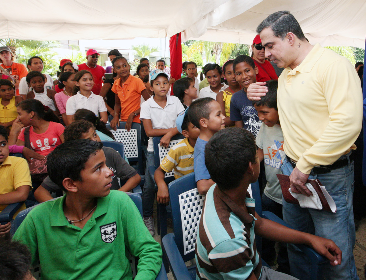 Gobernación y Min Comercio inauguraron Feria Escolar Bolivariana 2012 en Anzoátegui