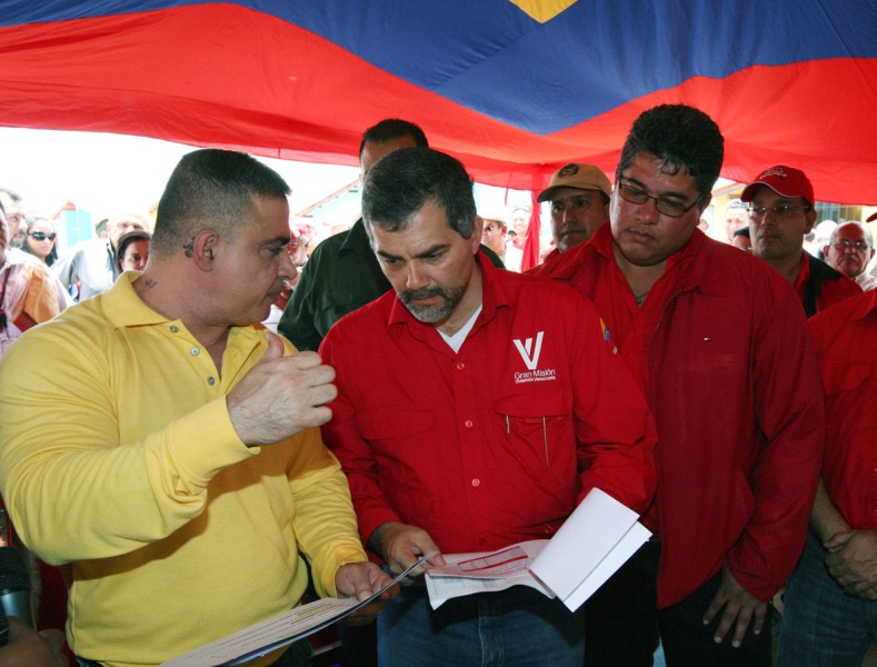 Gobernador Tarek y Ministro Molina entregaron 215 viviendas en Anzoátegui
