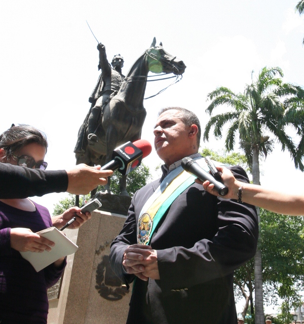 Pueblo y Autoridades conmemoraron 229 Natalicio del Libertador y Día de la Armada