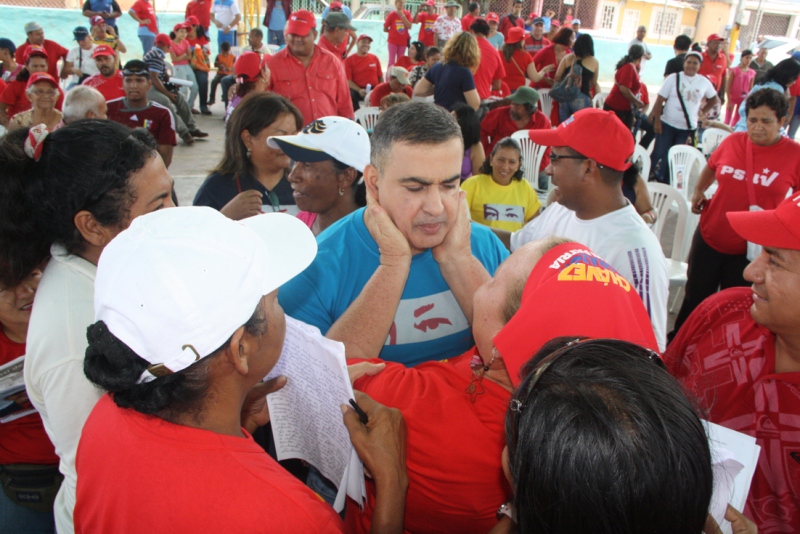 Chavistas afinan maquinaria en Puerto La Cruz 