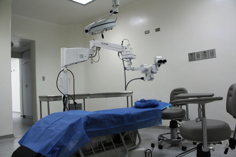 Gobernador Tarek entrega área de oftalmología 