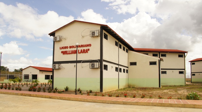 Tarek construyó Liceo Bolivariano en Pariaguan 