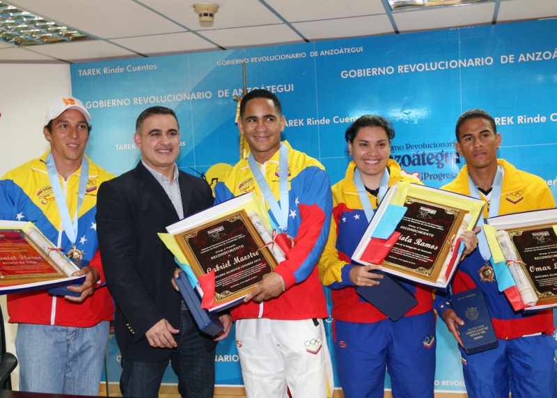 Gobernador Tarek condecoró atletas olímpicos