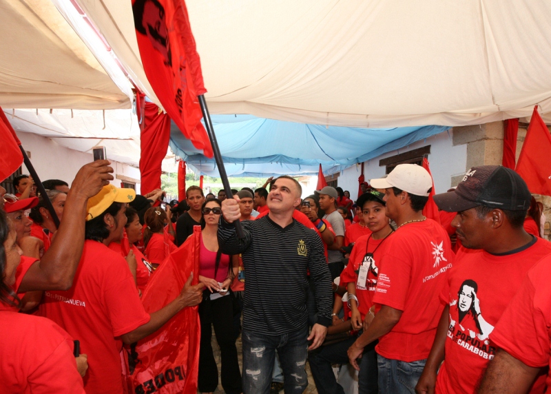 Ministra Ochoa y Gobernador Tarek realizaron abanderamientos de equipos de Comunas
