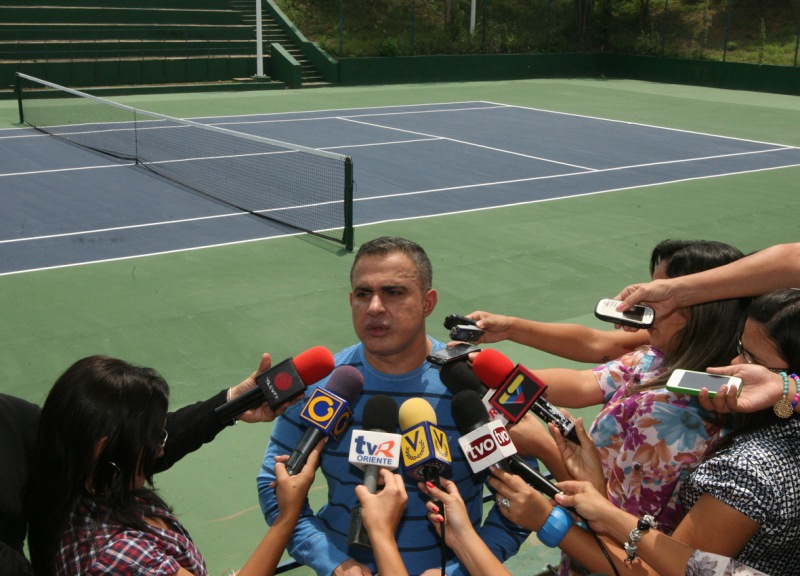 Gobernador Tarek entregó remodelación de Cancha de Tenis