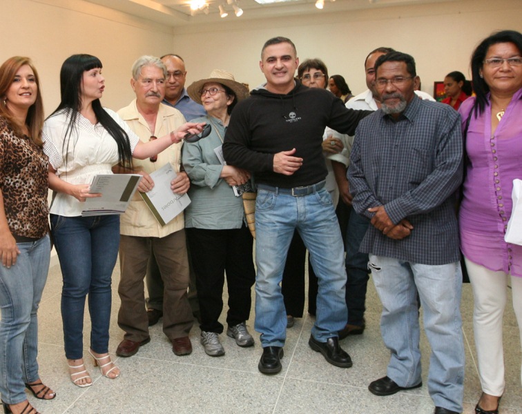 Tarek inauguró exposición “Habitantes de los Árboles” en homenaje al 27-F