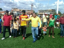 Gobernador inauguró estadio de fútbol “Leo Morales”