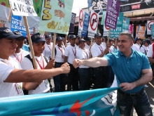 Tarek encabezó marcha en apoyo al desarme y la paz