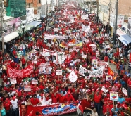 Más de 30 mil revolucionarios se movilizaron en apoyo a Chávez desde el bulevar 5 de julio de Barcelona 