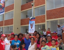 Gobierno Bolivariano entregó 100 viviendas en Barcelona 